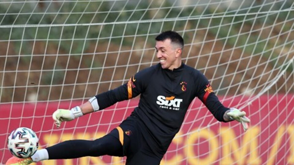Galatasaray'da Muslera sevinci!