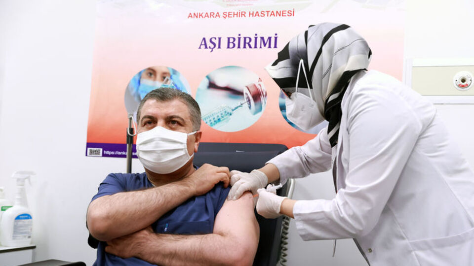 Sağlık Bakanı aşı oldu mu?