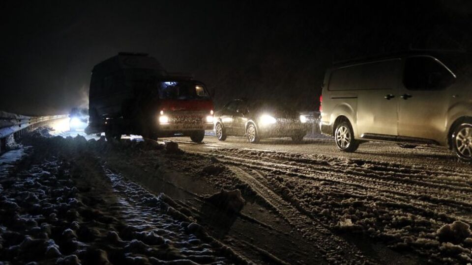 Araçlar yolda kaldı