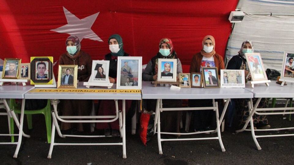 Diyarbakır anneleri 500 gündür nöbette