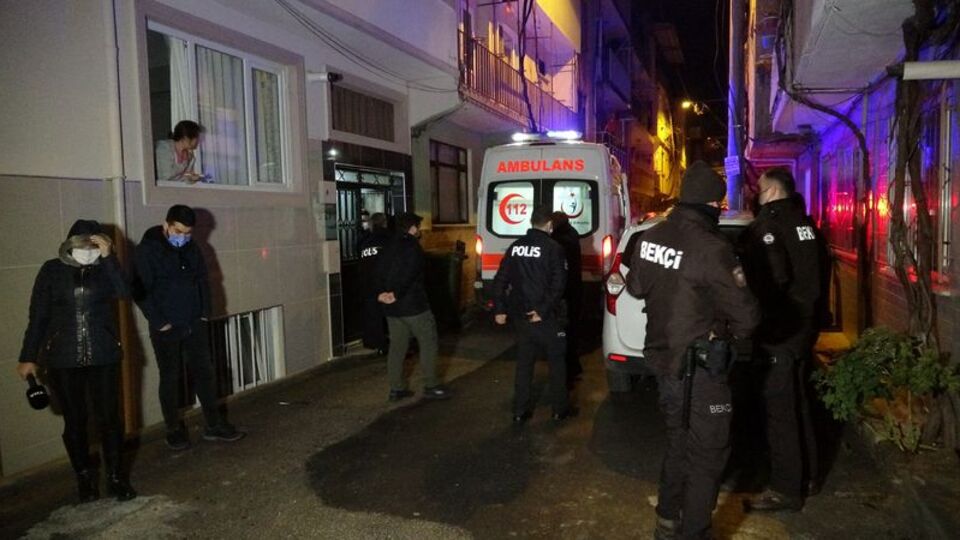 Alkollü genç, kardeşini ve kendisini bıçakla yaraladı