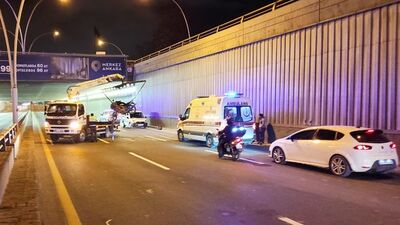 Ankara'da motosiklet devrildi: 2 yaralı