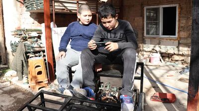 Diziden etkilendiler, hurdadan yaptılar!