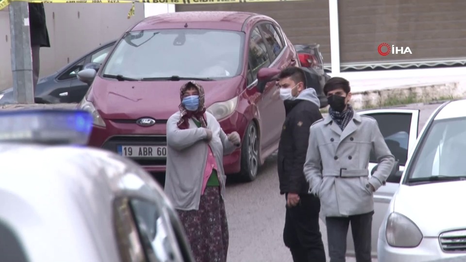 Engelli kızını döven kocasını bıçakla öldürdü!