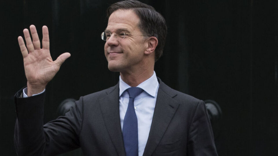 Hollanda hükümeti istifa etti!