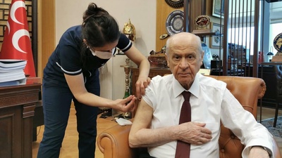 MHP lideri Devlet Bahçeli koronavirüs aşısı oldu