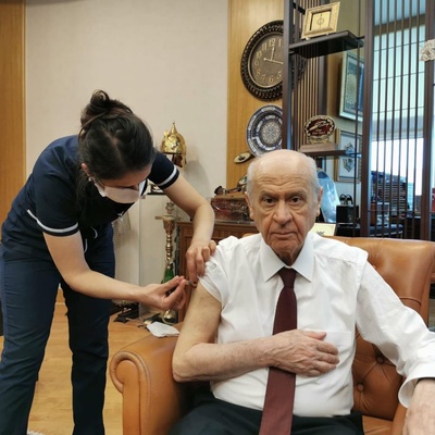 MHP lideri Devlet Bahçeli koronavirüs aşısı oldu