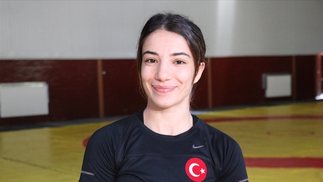 Kadın milli güreşçilerden Fransa'da 3 madalya