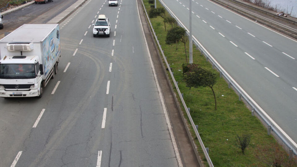 Karadeniz Sahil Yolu'nda 'çatlak' tehlikesi!