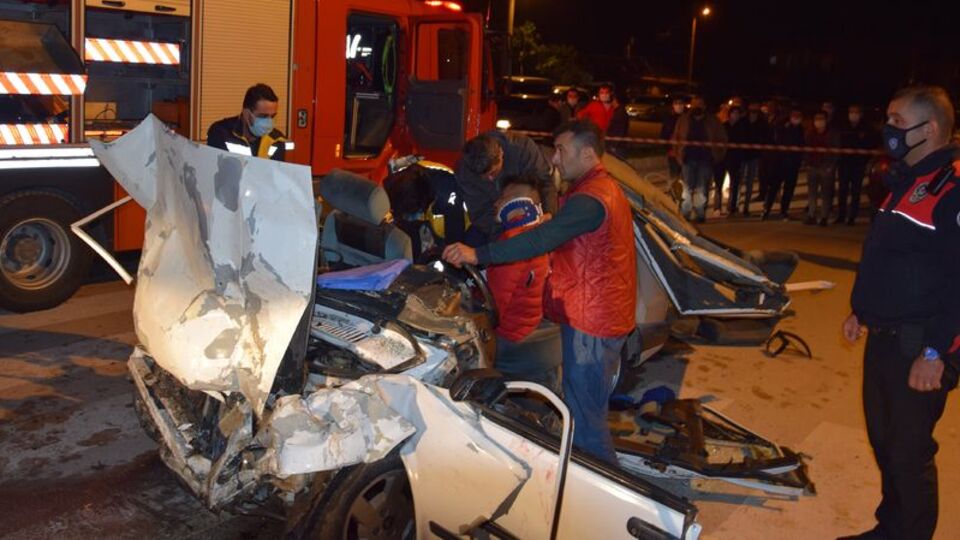 Feci kaza: 3 ölü, 4 yaralı!