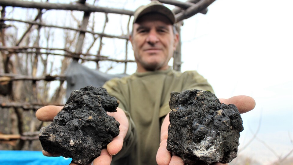Çatıdan gelen sesle irkildi... Gökten başına servet yağdı