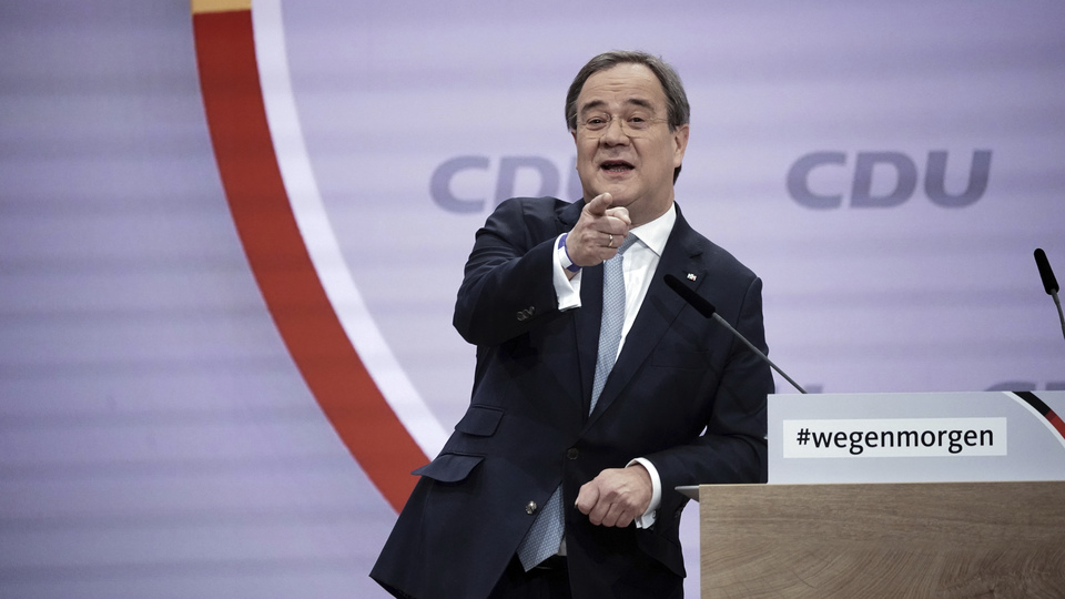 Merkel'in partisi CDU yeni liderini seçti!