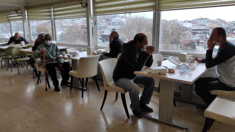 Evsiz vatandaşlar otellere yerleştirildi