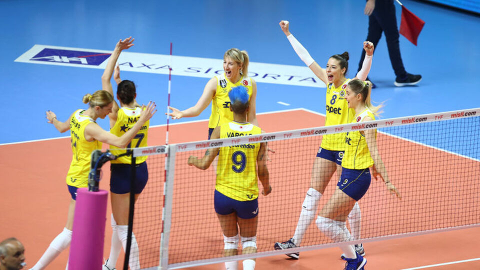 Fenerbahçe, Eczacıbaşı'nı devirdi