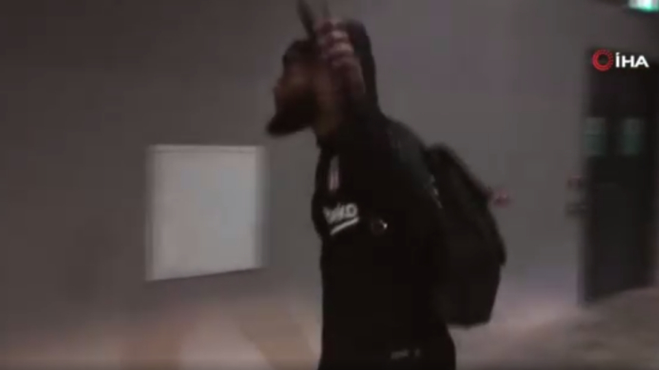 Derbi zaferini dans ederek kutladı