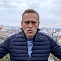 Moskova'ya dönen Navalny gözaltında!