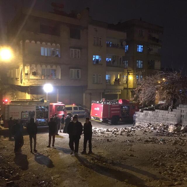 Metruk bina çöktü, anne ve 3 çocuğu yaralandı!