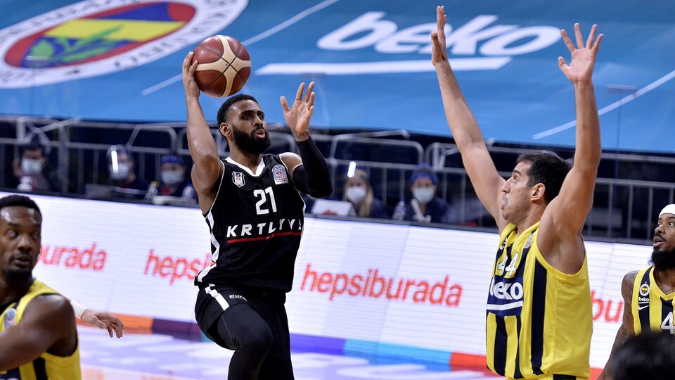 Kartal, Fener'i 21 maç sonra devirdi!