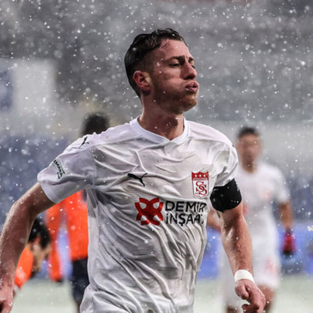 Hakan Arslan, fileleri boş geçmiyor