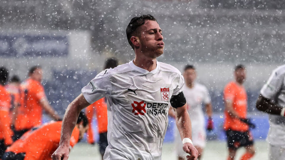 Hakan Arslan, fileleri boş geçmiyor