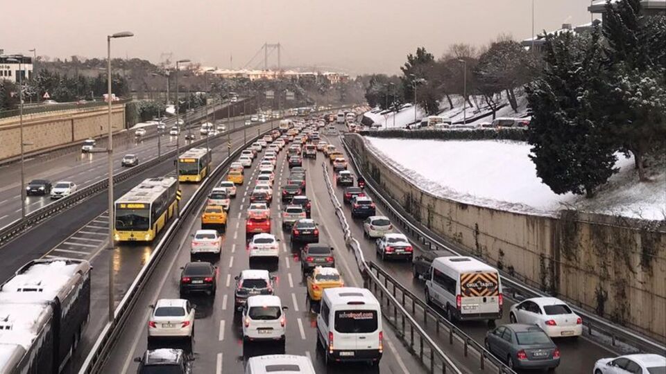 İstanbul'da kar trafiği! Yüzde 72'ye çıktı!