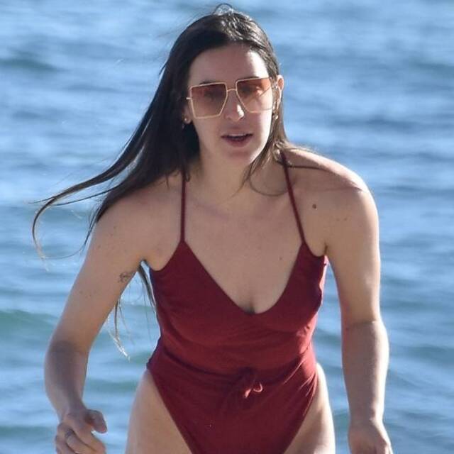 Plajda tek başına