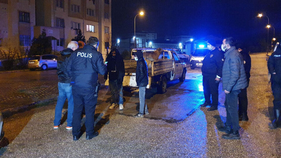 Babası darp edilerek kaçırılan çocuğu polis kurtardı