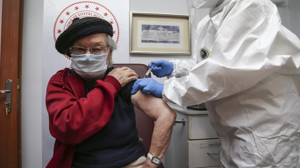 Huzurevlerinde, aşıdan sonra tedbirler gevşetilecek müjdesi