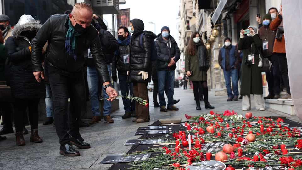 Hrant Dink, Agos gazetesi önünde anıldı