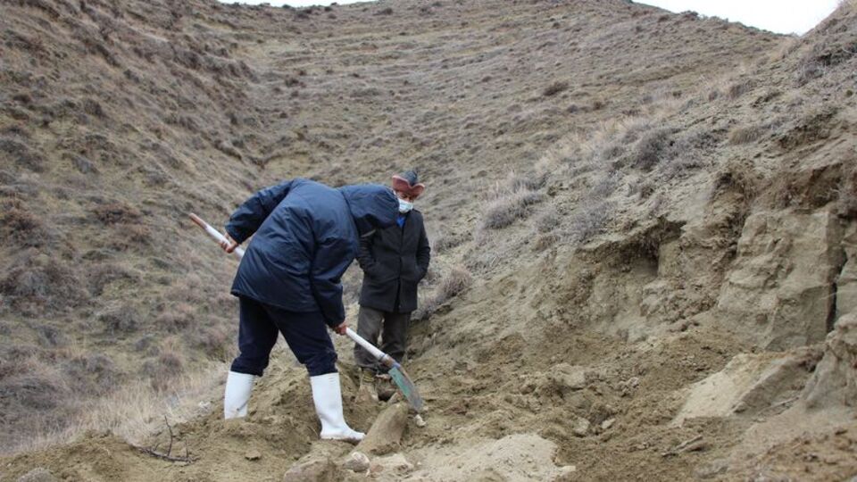 Köylüler içme suyu ararken buldu