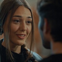 Ömer Rüya'yı öpüyor!