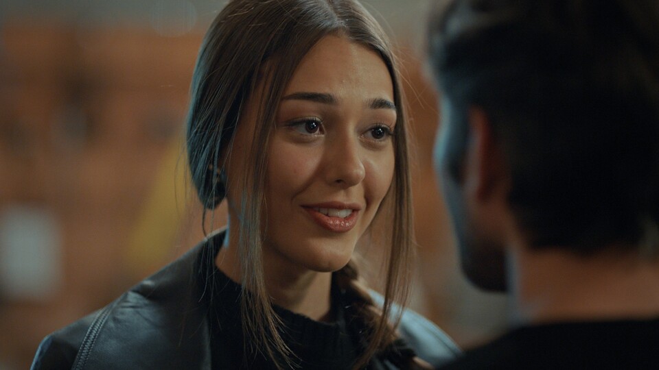 Ömer Rüya'yı öpüyor!