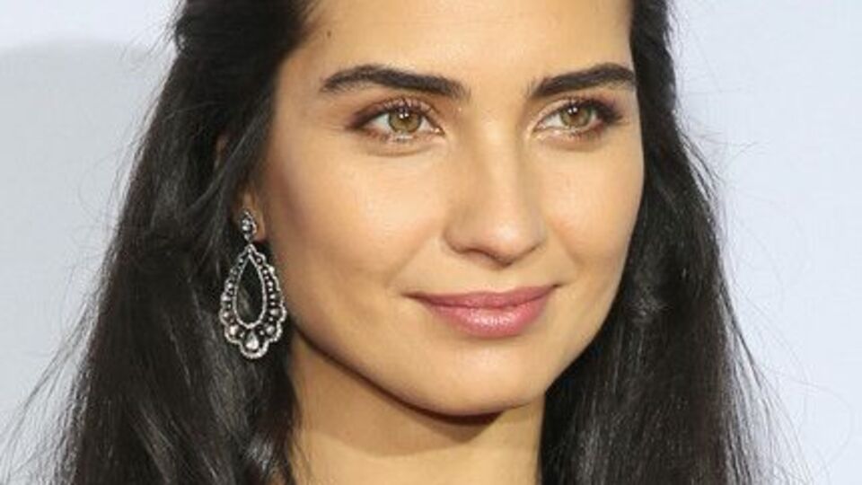 Tuba Büyüküstün kimdir?