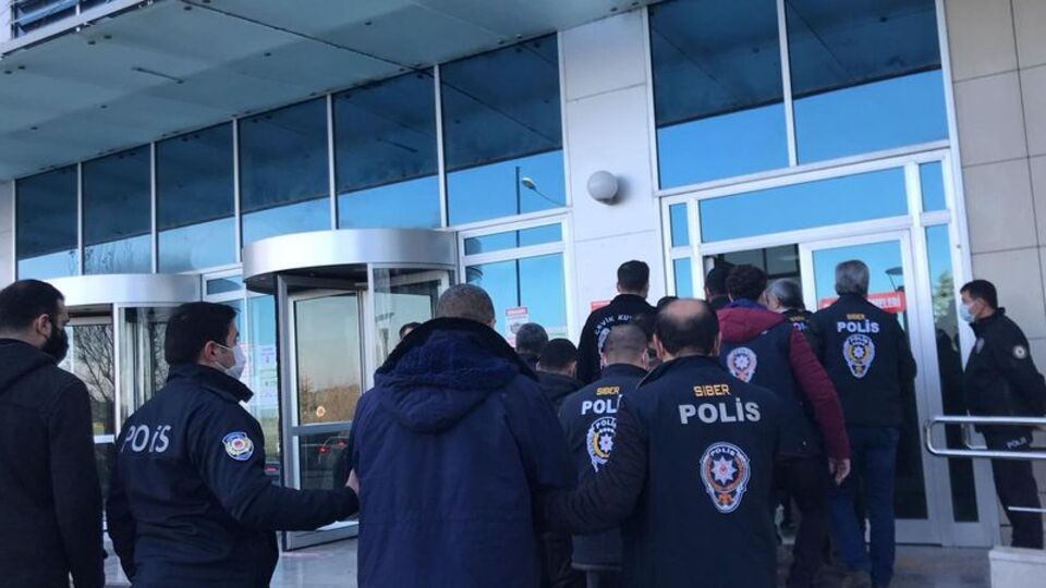 Adana'da yasa dışı bahis oynatan 7 kişi tutuklandı