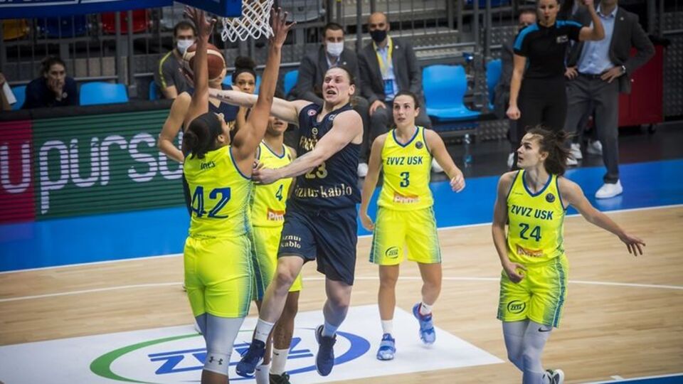 Fenerbahçe galibiyetle başladı