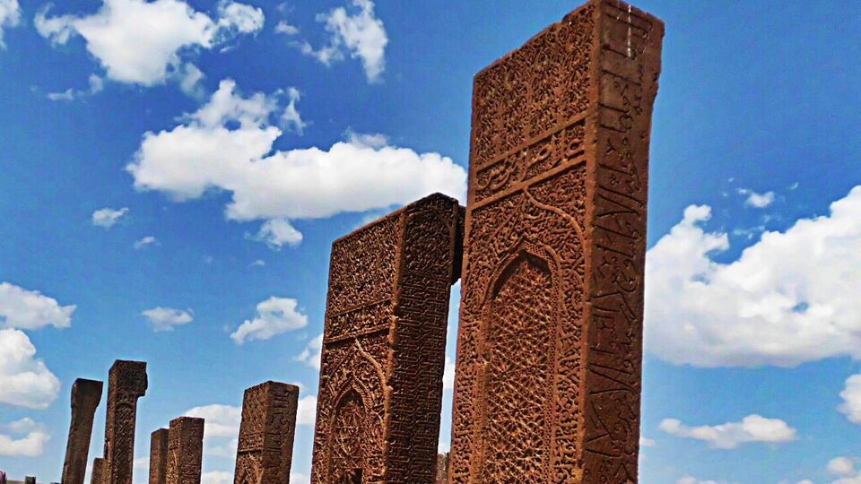 Belge niteliğindeki mezar taşları