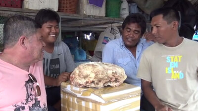 Genç balıkçı sahilde buldu... Değeri şaşkına çevirdi