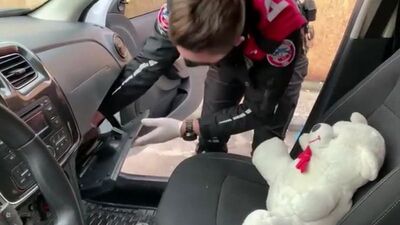 Oyuncağın içinden tabanca çıktı!