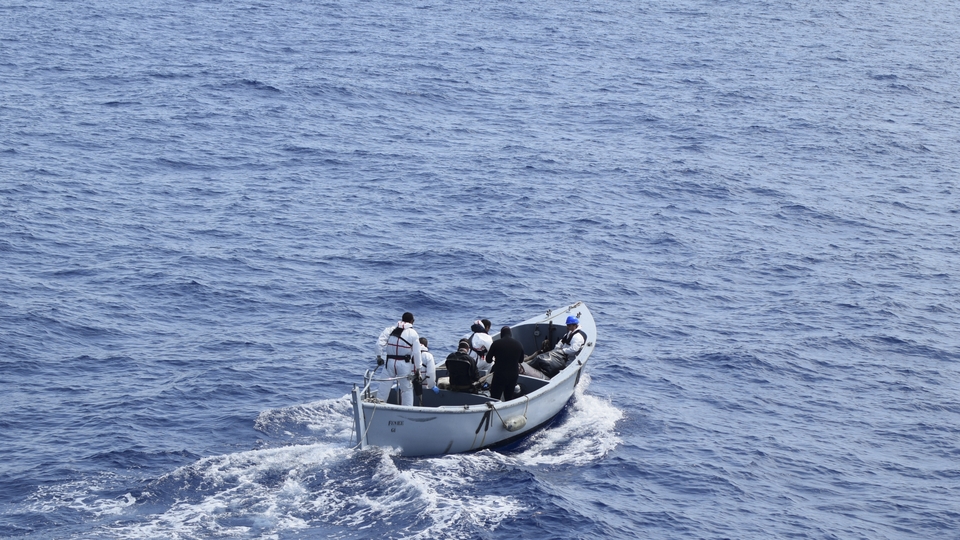 Göçmenleri taşıyan tekne battı: En az 43 ölü!
