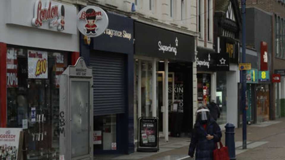 Kovid-19'da zirve: İngiltere 'savaş alanı gibi'