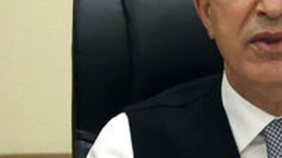 Bakan Akar'dan kritik mesajlar!