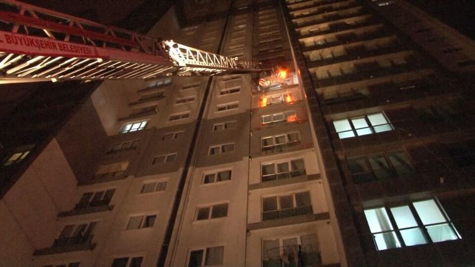 Esenyurt'ta bir sitede korkutan patlama!