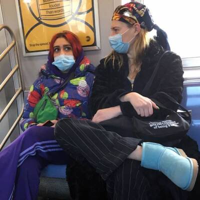 Ünlü şarkıcının kızı metroda