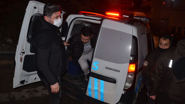 Sivil polislere kendini polis olarak tanıttı, tutuklandı