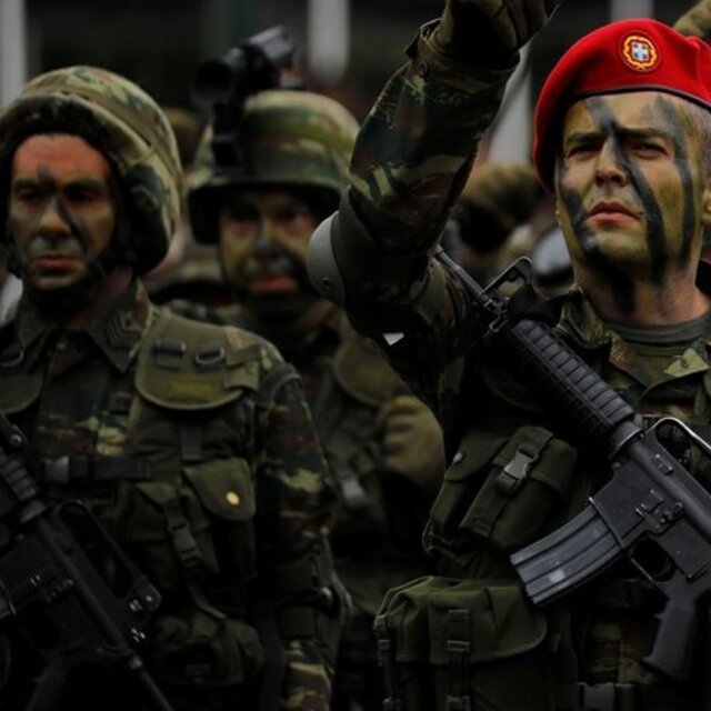 Yunanistan'da zorunlu askerlik 1 yıla çıkacak