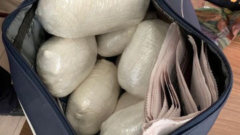 Yolcunun çantasından uyuşturucu çıktı!