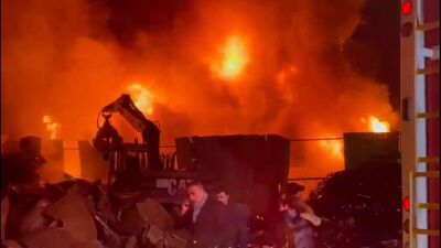 Geri dönüşüm fabrikasında büyük yangın