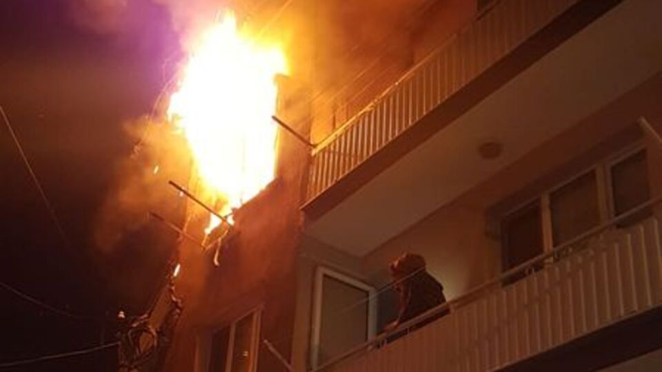 Bekçilerin dikkati yangında faciayı önledi