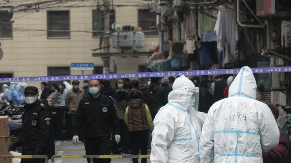 Çin'de şüpheli vaka paniği: İki hastane karantinada!