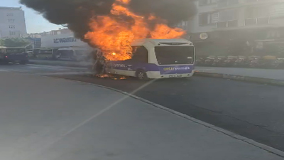 Yolcu minibüsü alev topuna döndü!